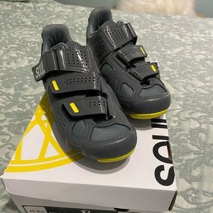 *New in Box- Pearl Izumi spin shoes